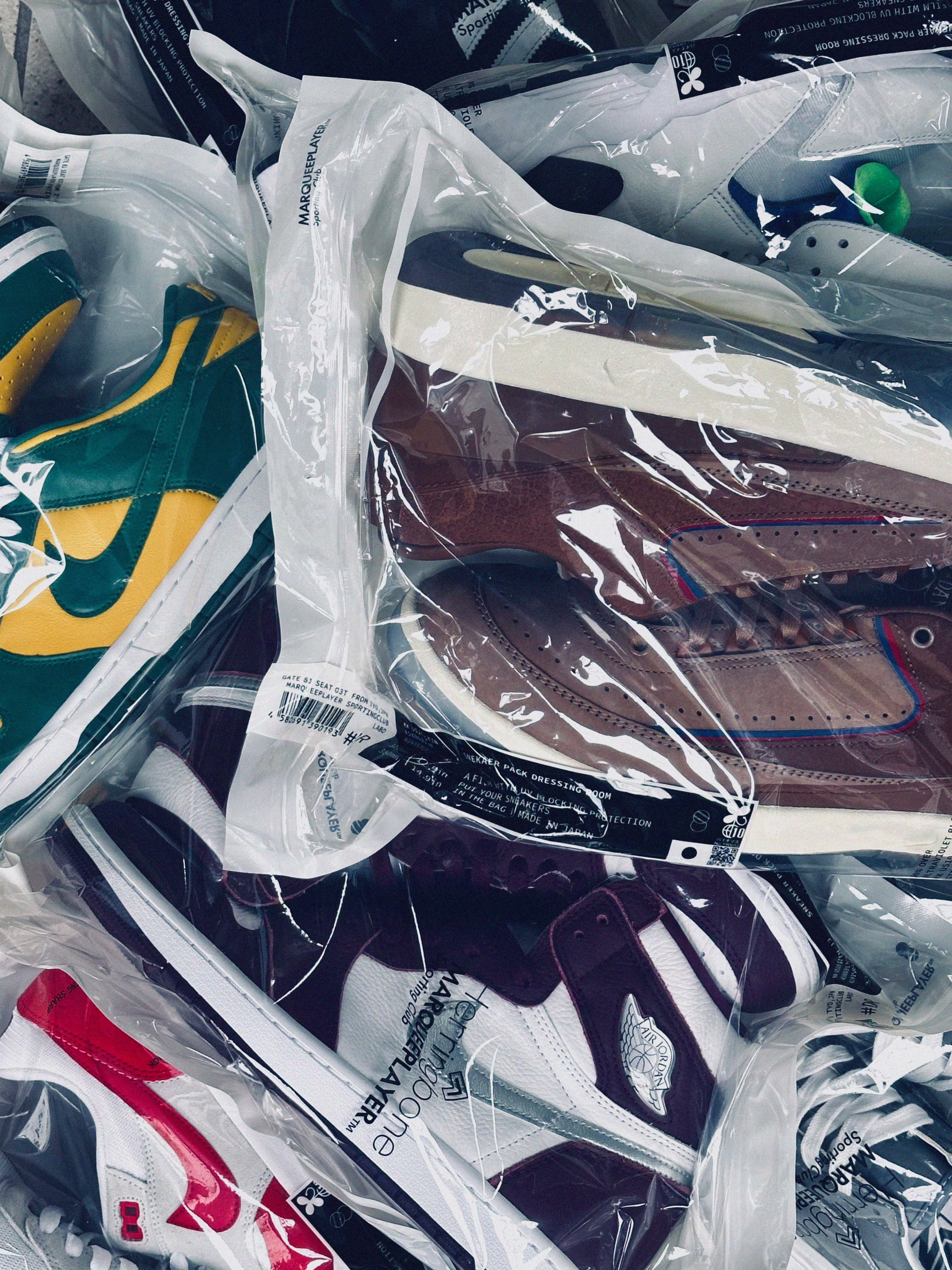 SNEAKER PACK DRESSING ROOM