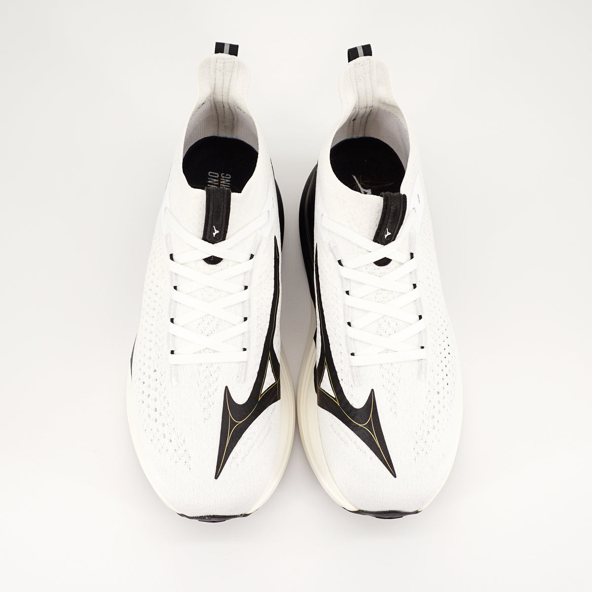 MIZUNO NEO VISTA 2 WHITE GOLD BLACK 27.5cm
